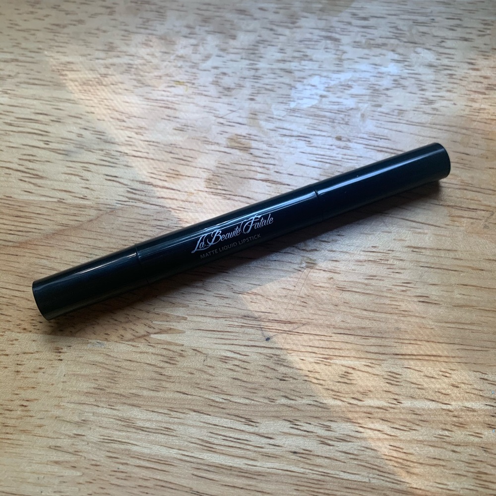 LA Beaute Fatale Matte lipstick